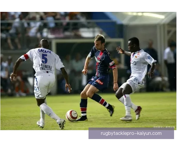 法甲巴黎圣日耳曼与马赛的较量即将展开，球迷期待精彩对决